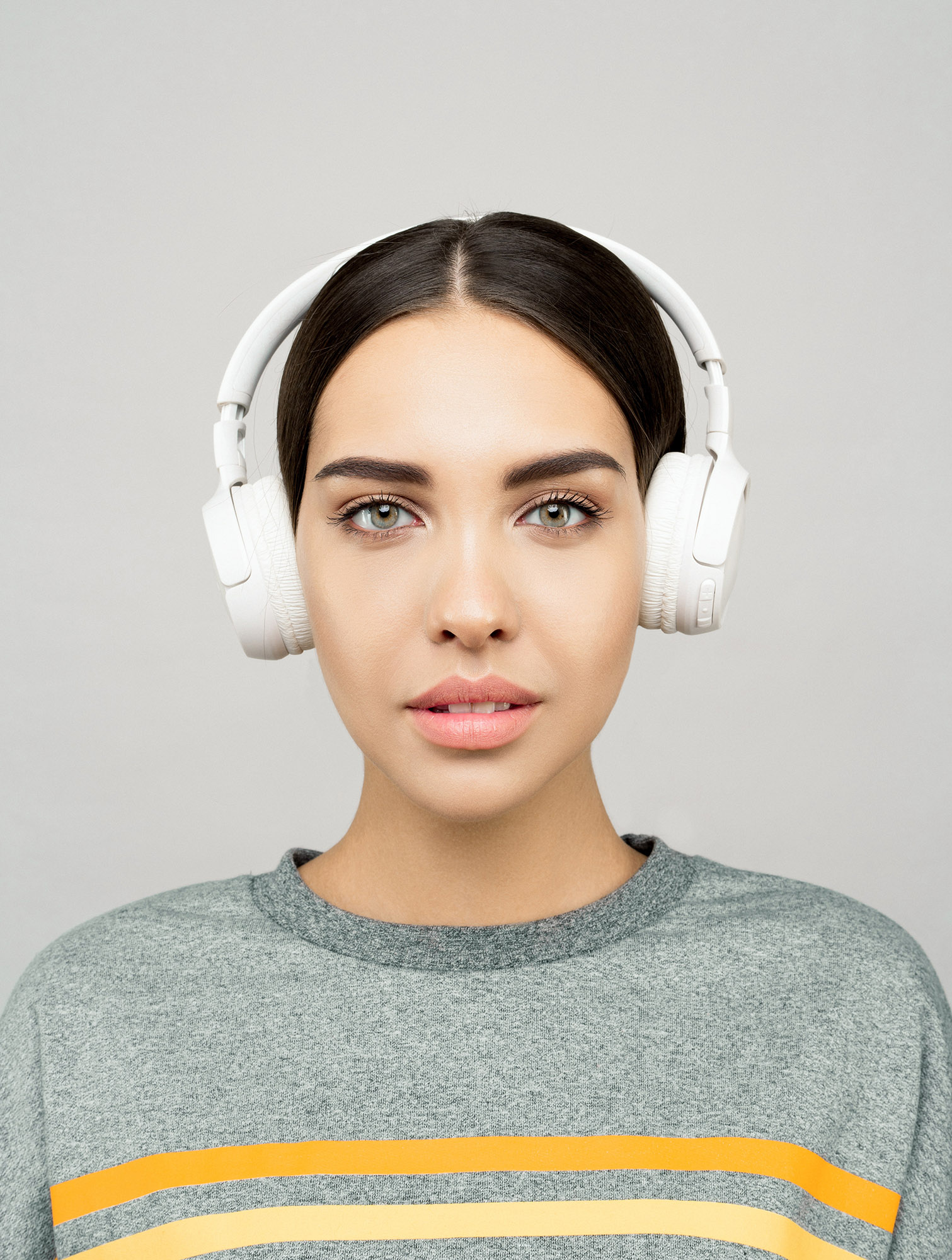 girl-with-headphones-before-1500x